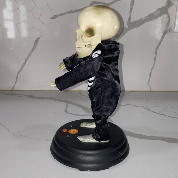 Gemmy grave raver dancing skeleton (works) -Halloween - Picture 4 of 7
